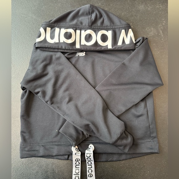 New Balance cropped sweater XS - Picture 7 of 8